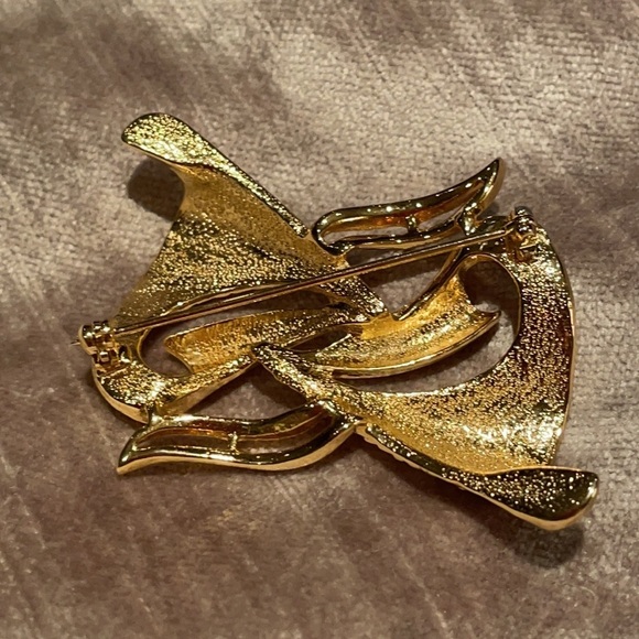 Gold Ribbon Pin Brooch - Picture 3 of 3
